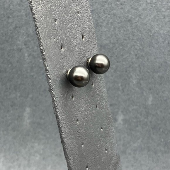 Pierced Stud Earrings Gunmetal Gray Black Metallic Pearlescent Round Classic - Picture 2 of 5